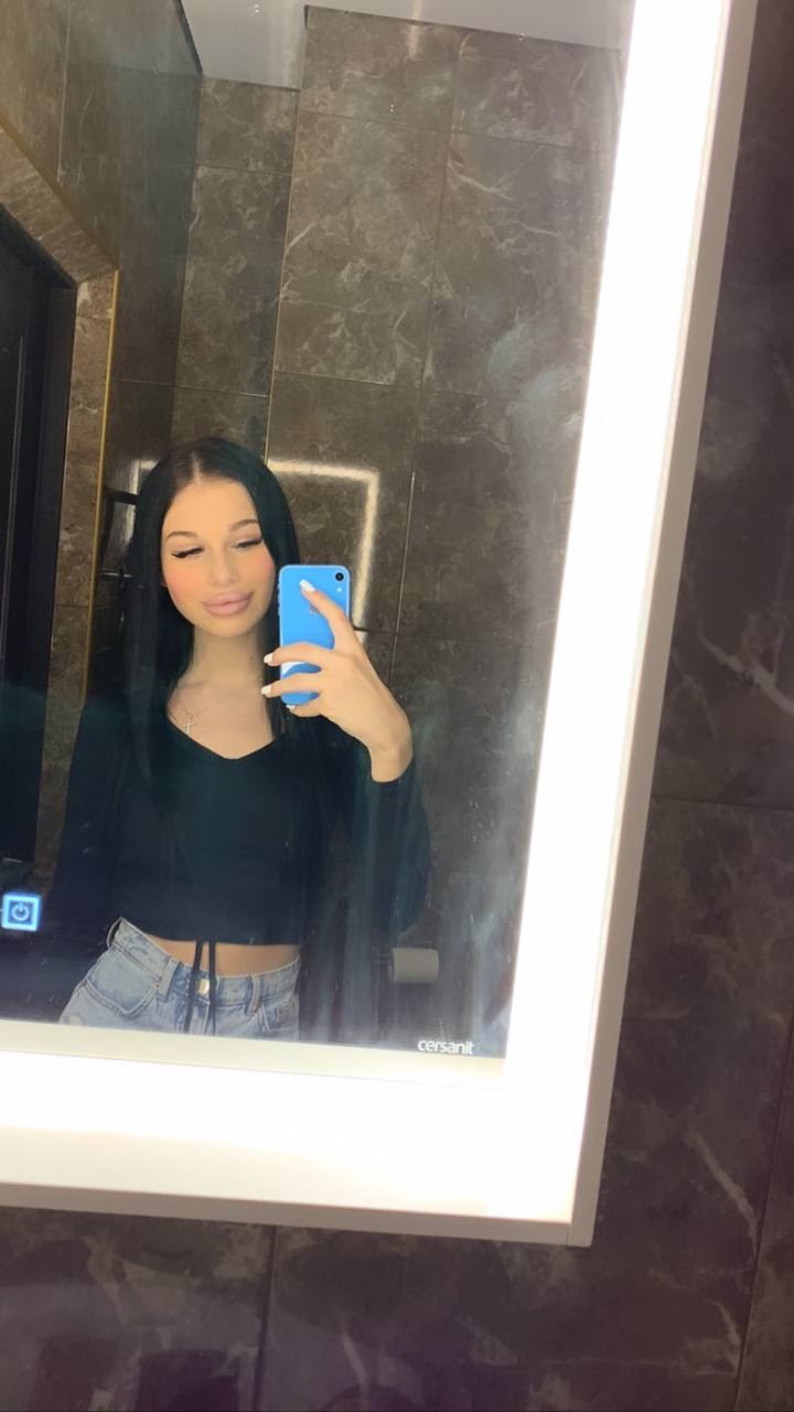 Sexy girls with dick (73 photos)