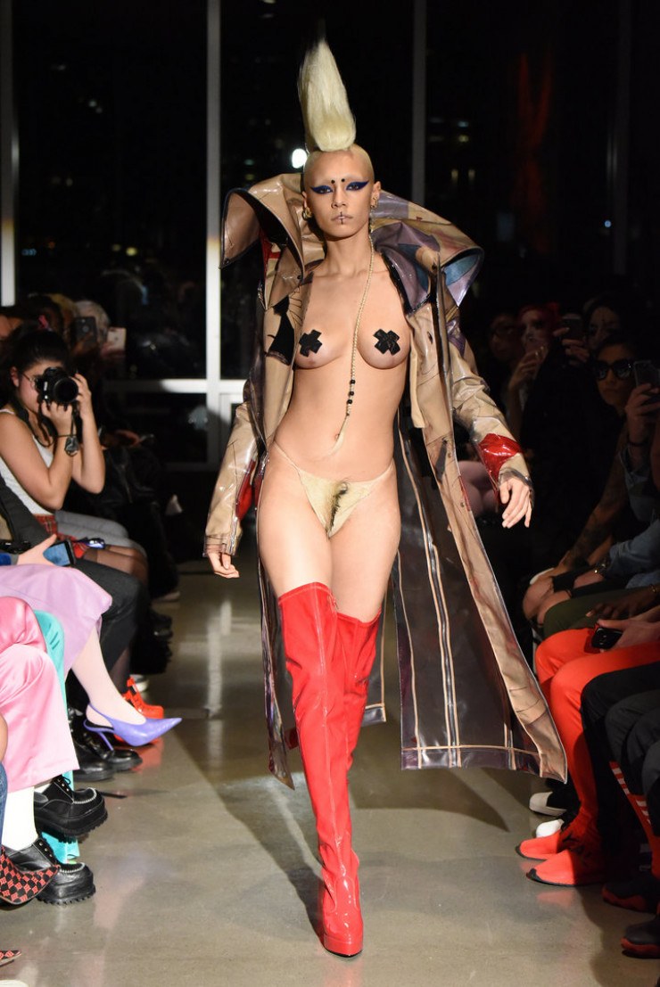 Naked fashion on the catwalk (74 photos)