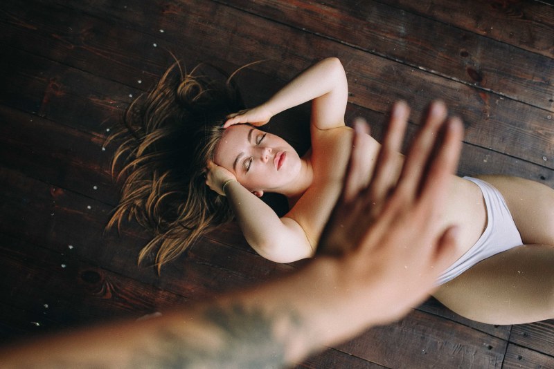 Ekaterina Kopanova dive for pearls