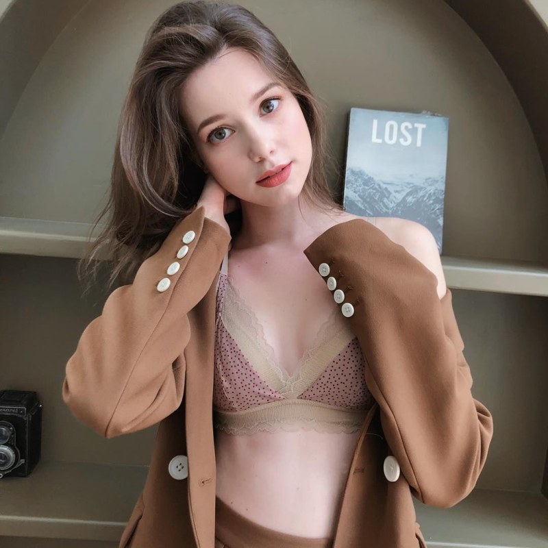 Anastasia Shcheglova in linen