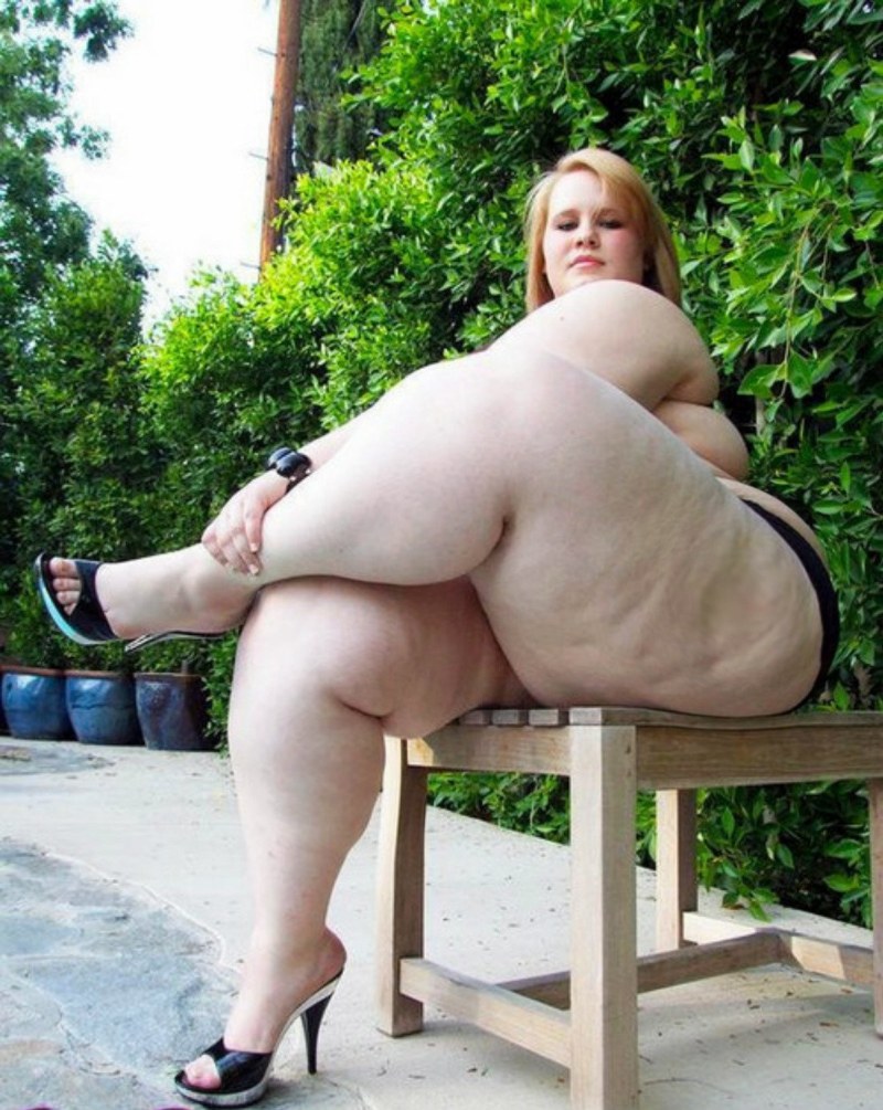 Naked women with big hips