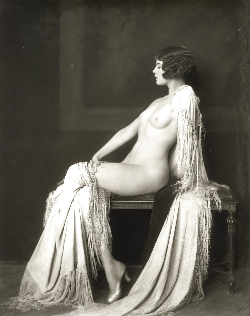 Beautiful naked women of the 20th century