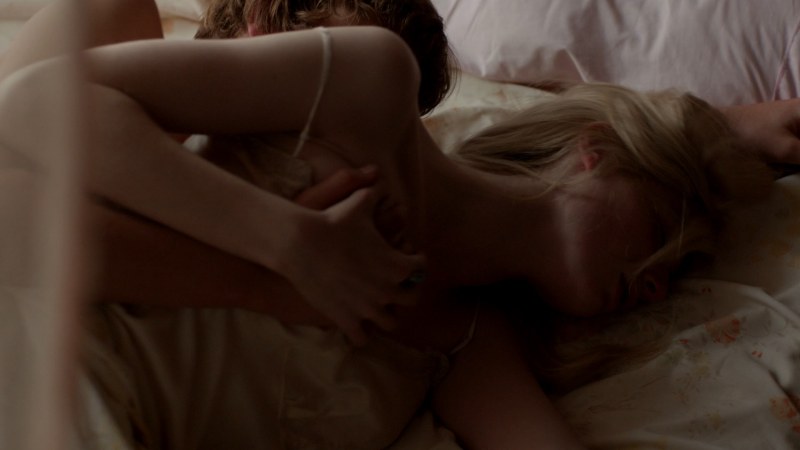 Elizabeth moron topless