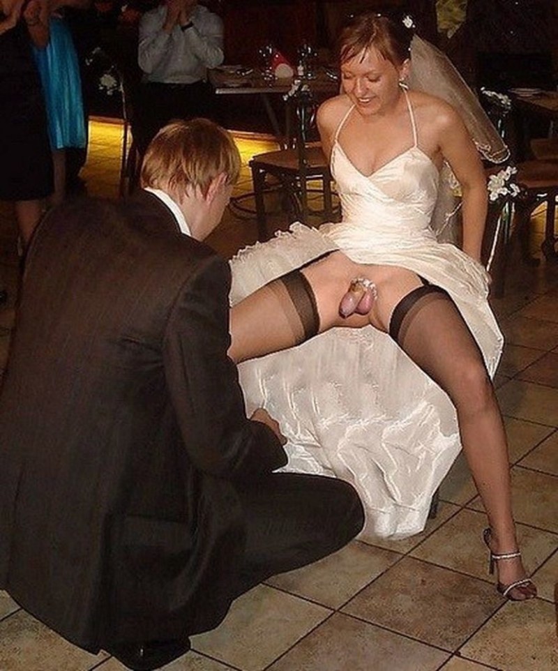Bride without panties at the wedding