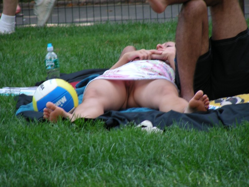 Girls in skirts without panties