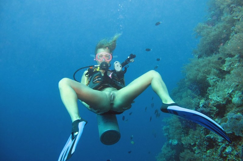 Naked girls in scuba dots