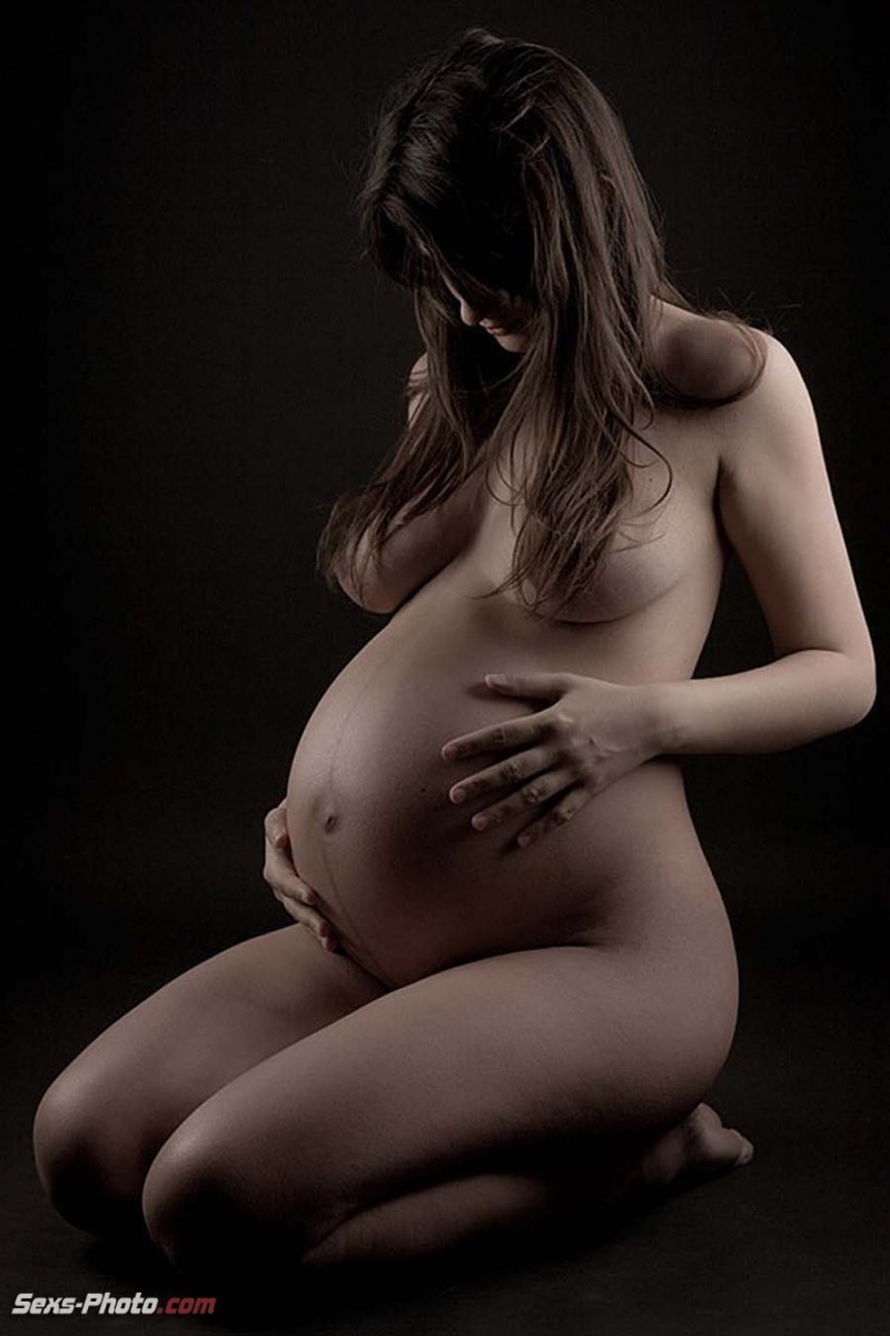 Naked pregnant girls