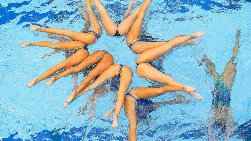 Synchronous swimming naked