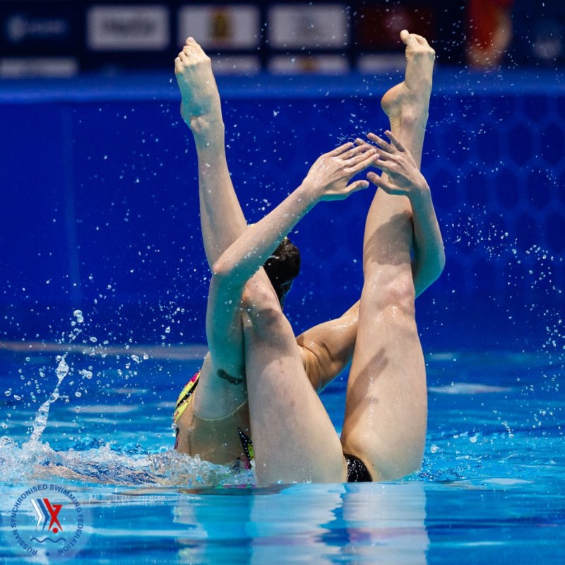 Synchronous swimming naked