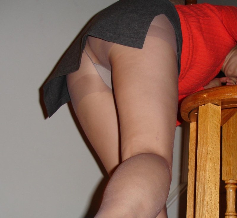 Mature in the office without panties