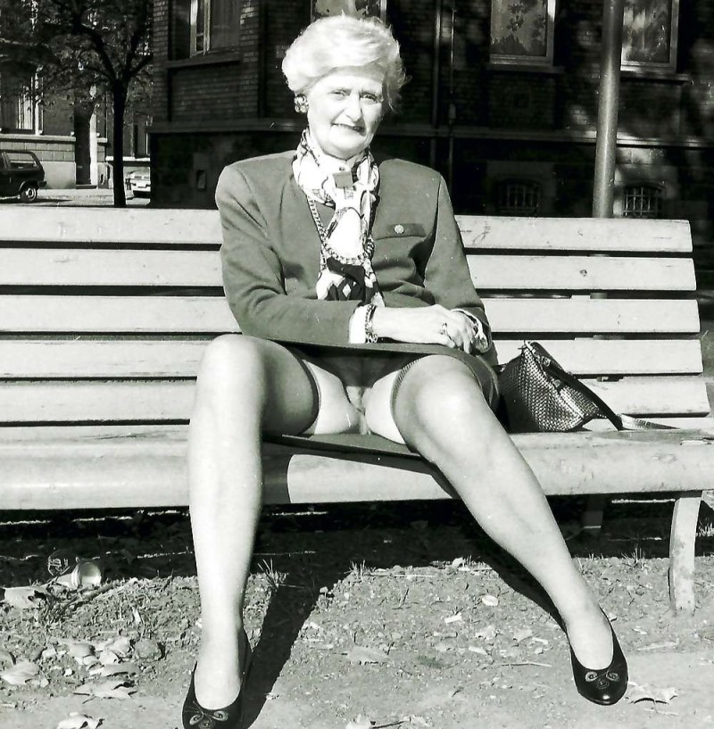 Retro naked young girls