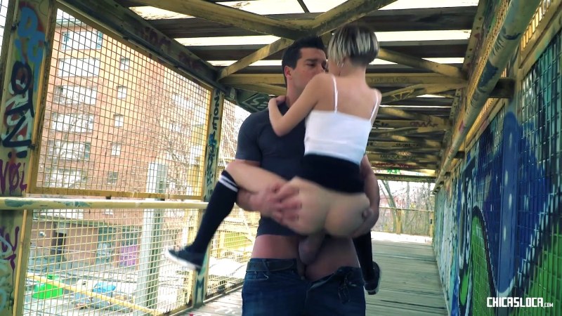 Cunnilingus in a public place