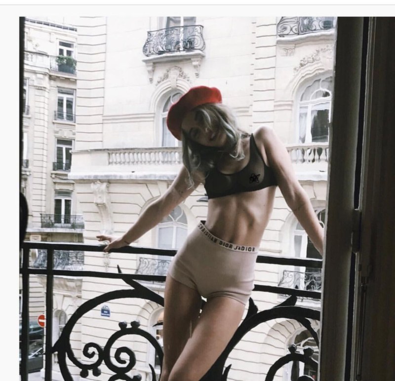 Laura Madame Paris 1992