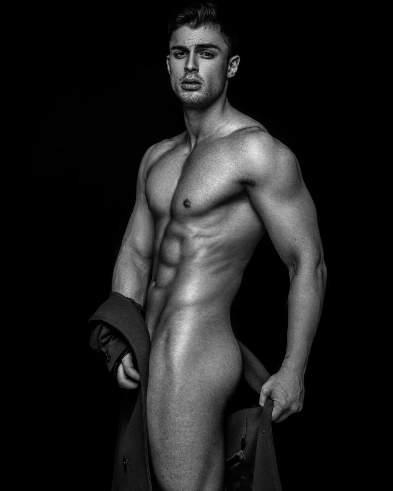 Taylor Lotner is naked