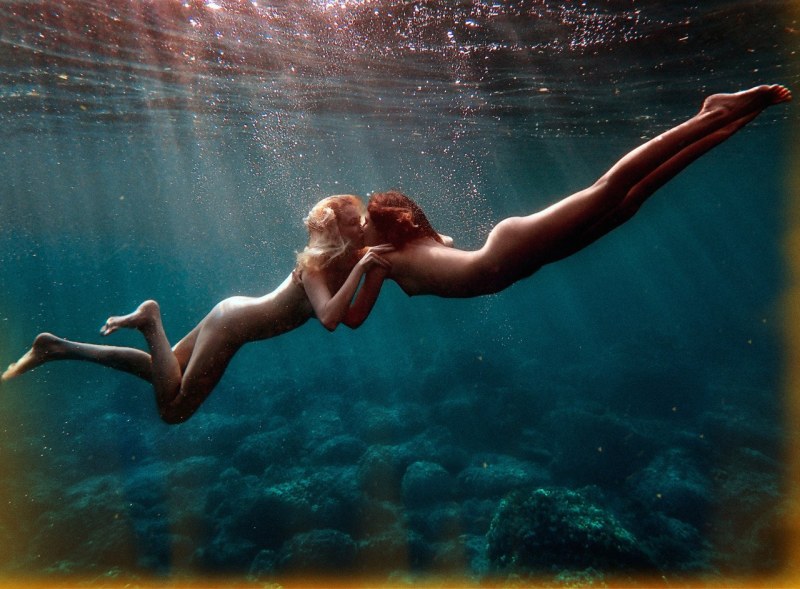 Girl in the pool underwater