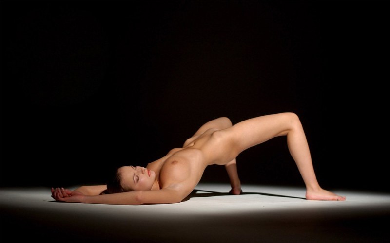 Naked women in beautiful poses