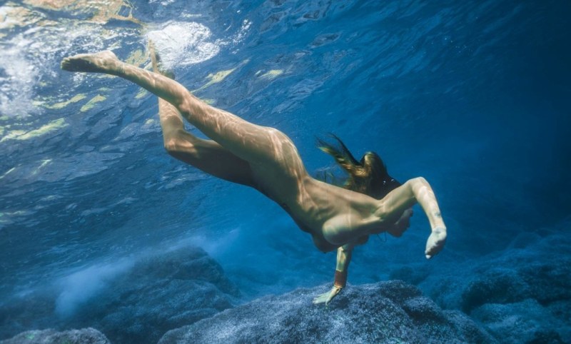 Underwater shooting nude
