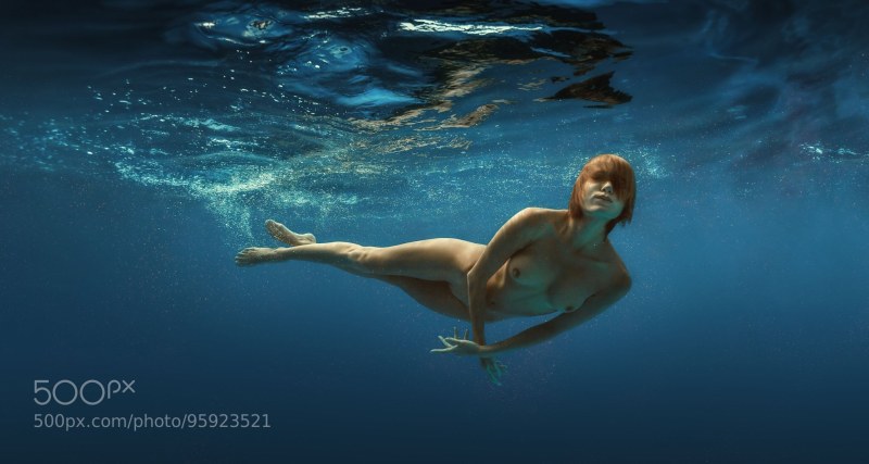 Underwater shooting nude