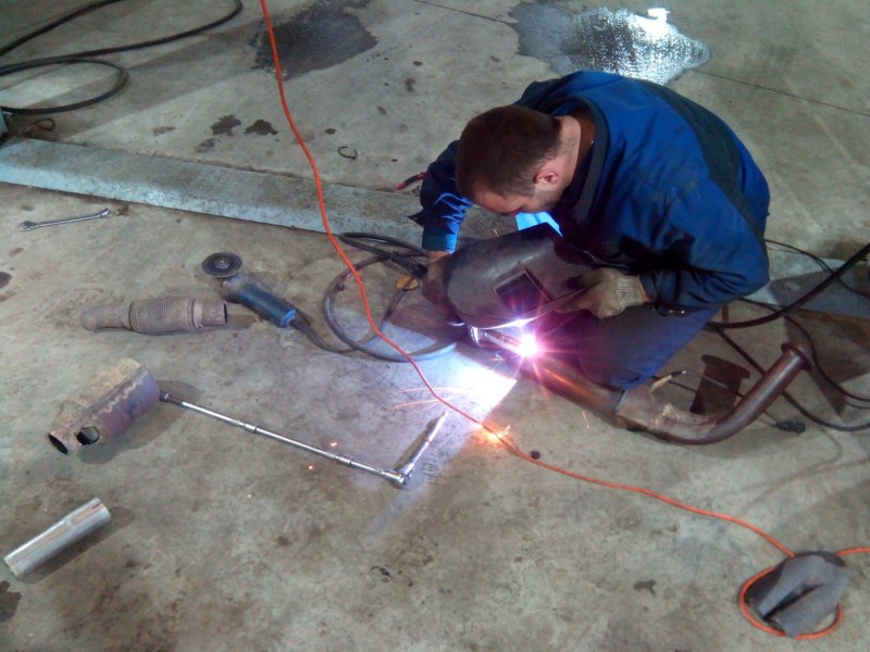 Factory factor with a grinder