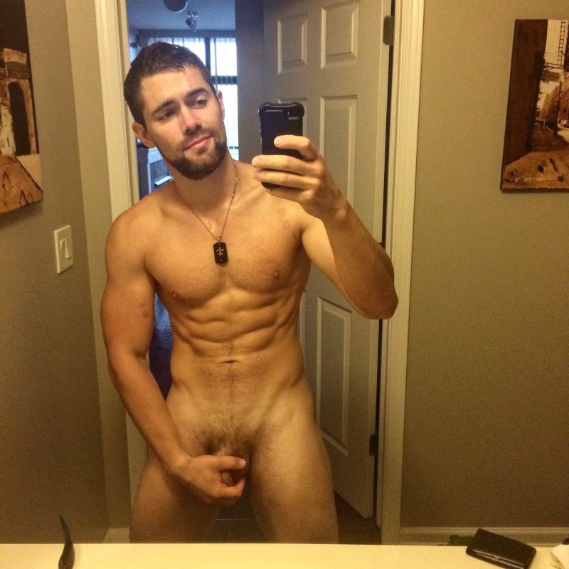 Naked guy in front of the mirror