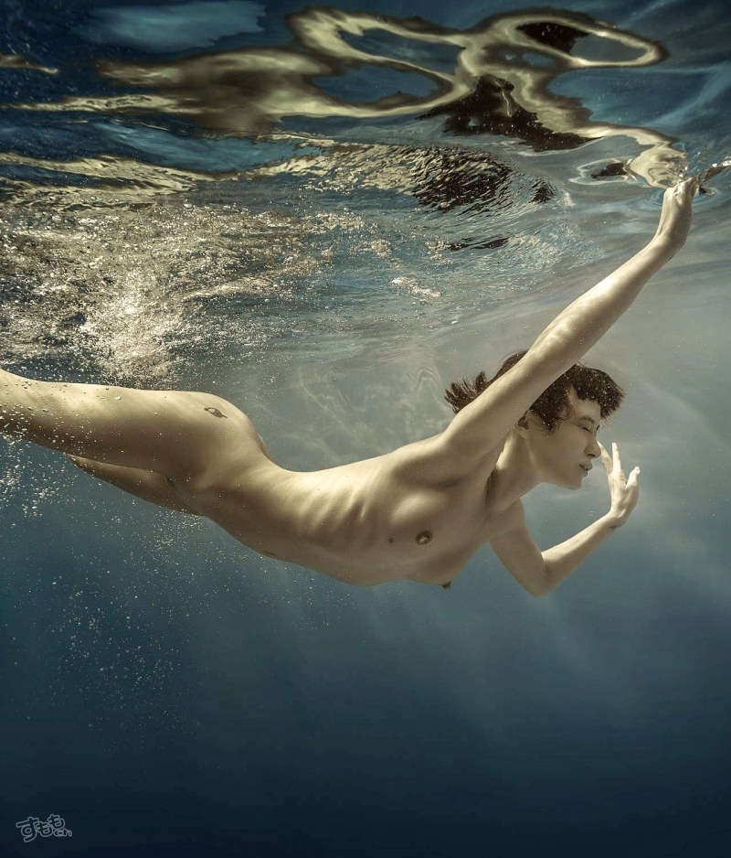 Girls underwater naked