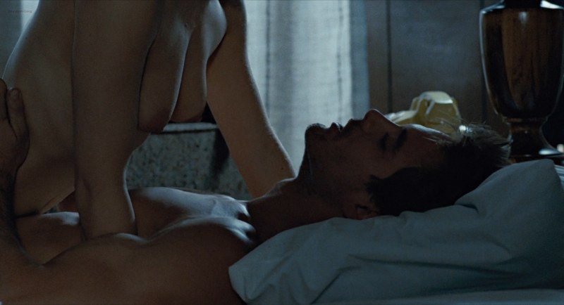 Linda Hamilton breasts