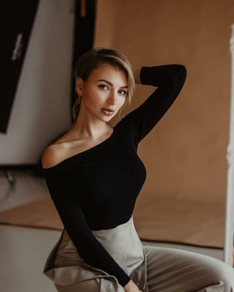 Alina Zagitova 2020 outside the ice