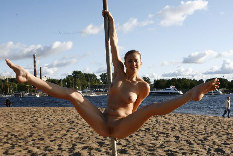 Beautiful naked women without complexes