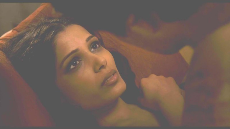 Frida Pinto Black Gold