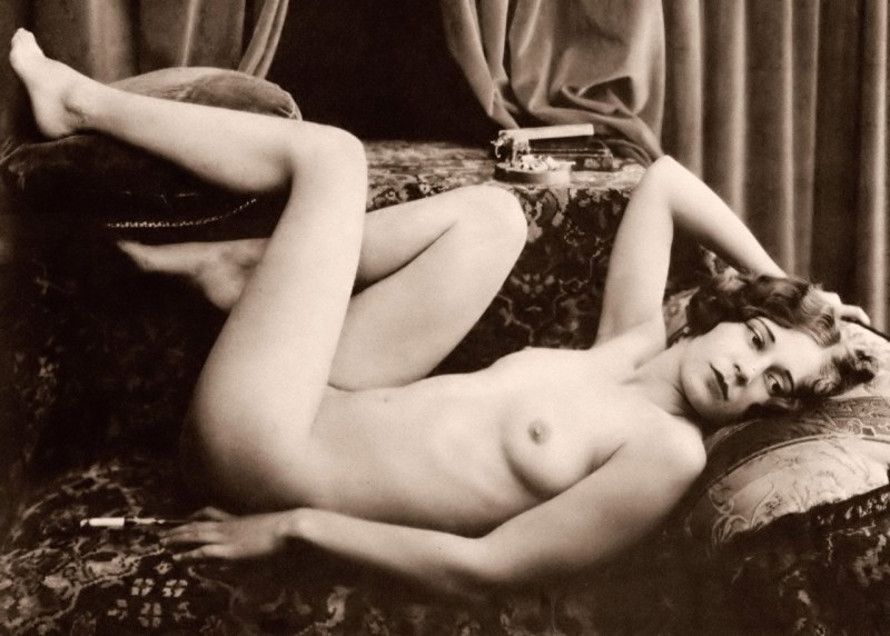 Erotic photo shoots of the 40s