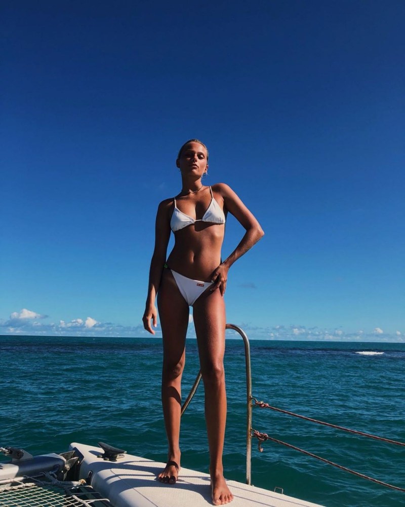 Naked Masha MPL in nature