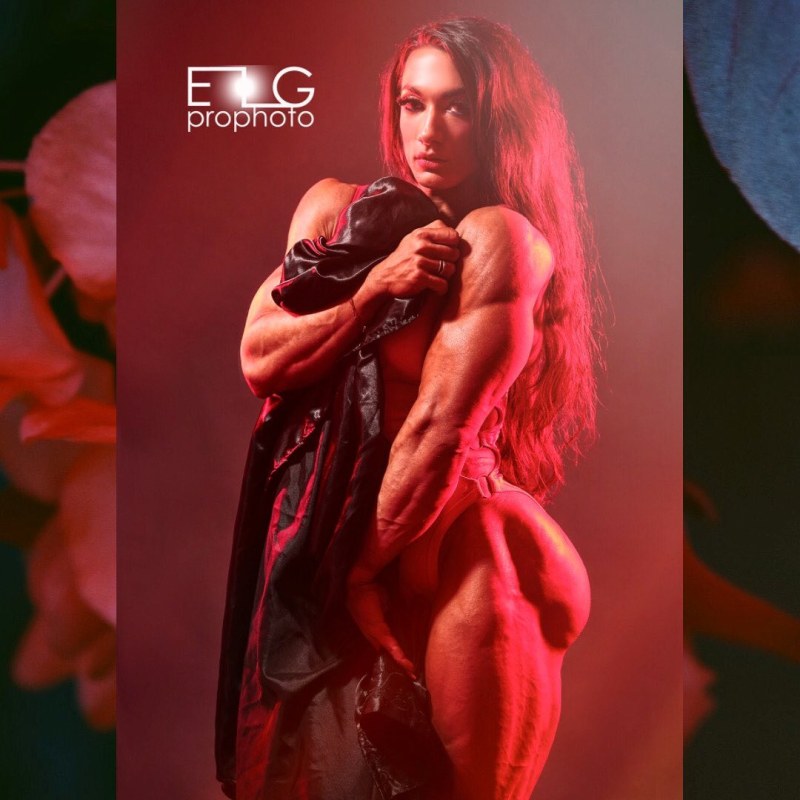 Naked Masha MPL in nature