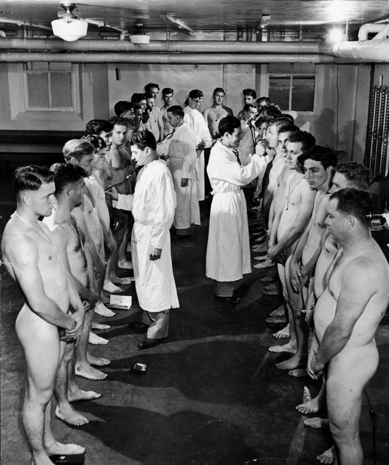 Naked physical examination in the military enlistment office