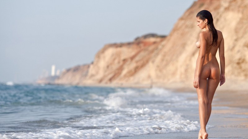 Erotic photo shoot at sea
