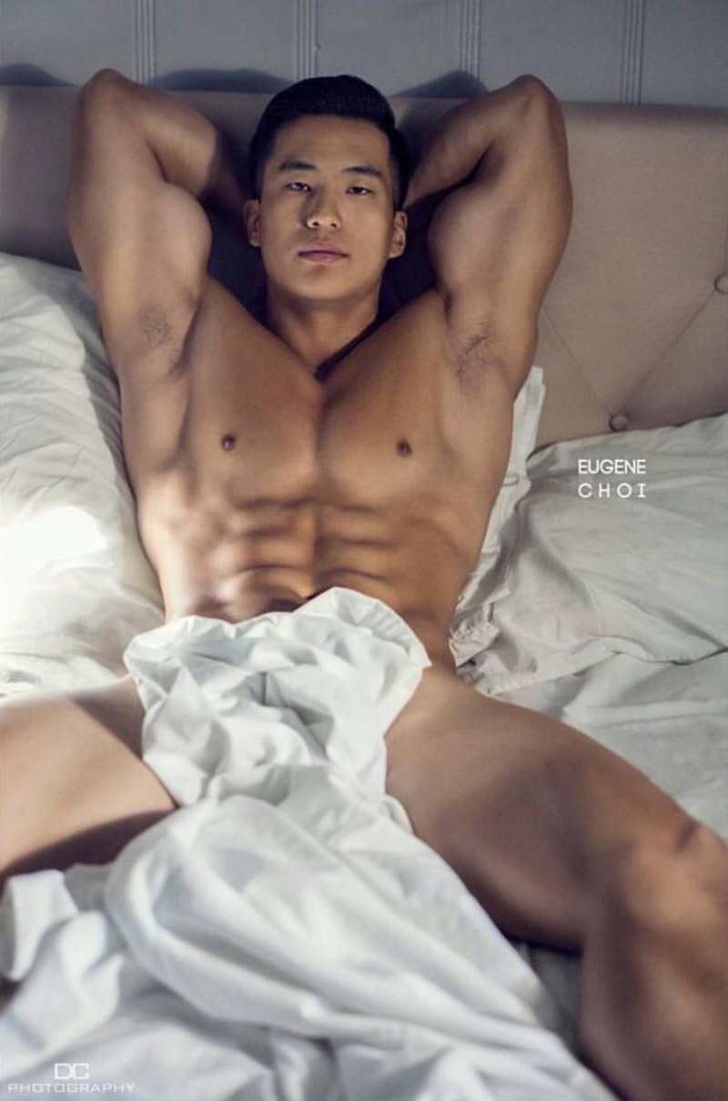 The most beautiful male bodies in bed