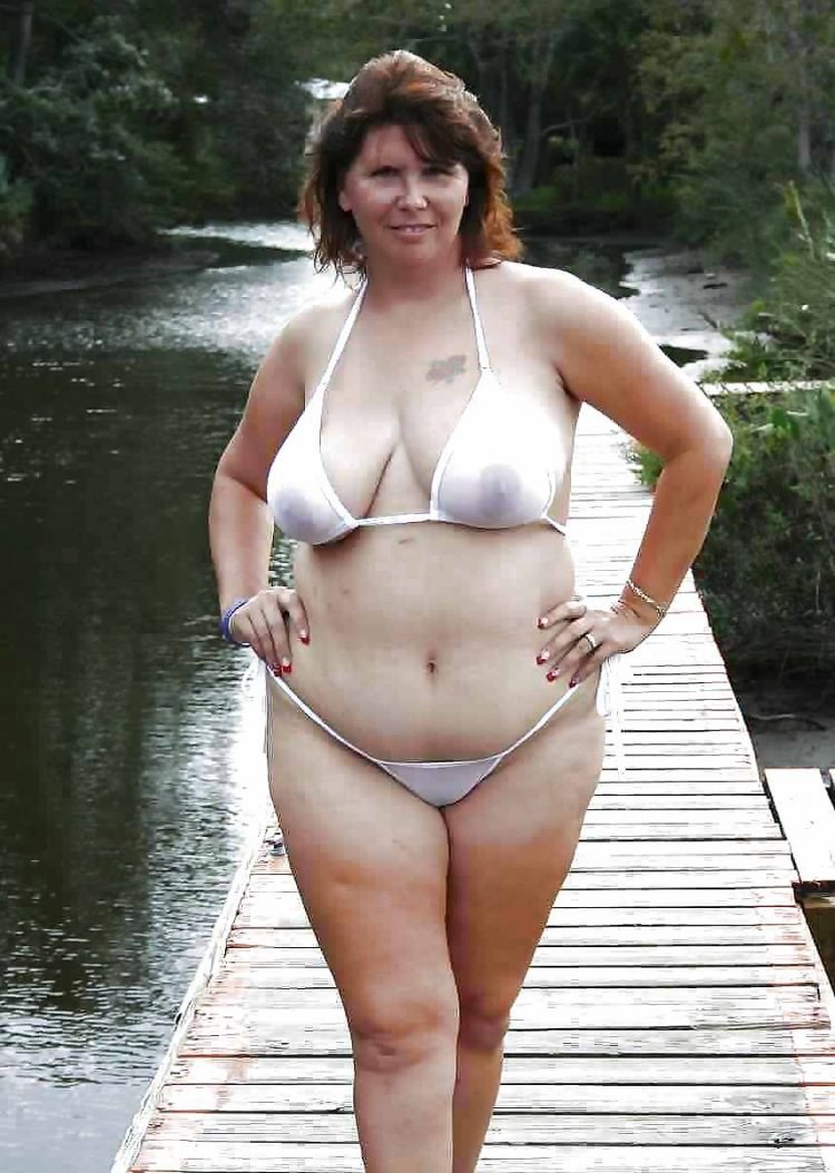 Fat naked women on the beach