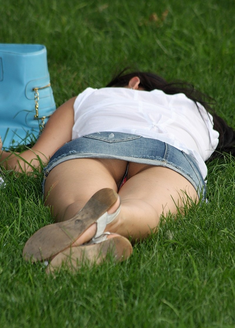 Girls between legs without panties