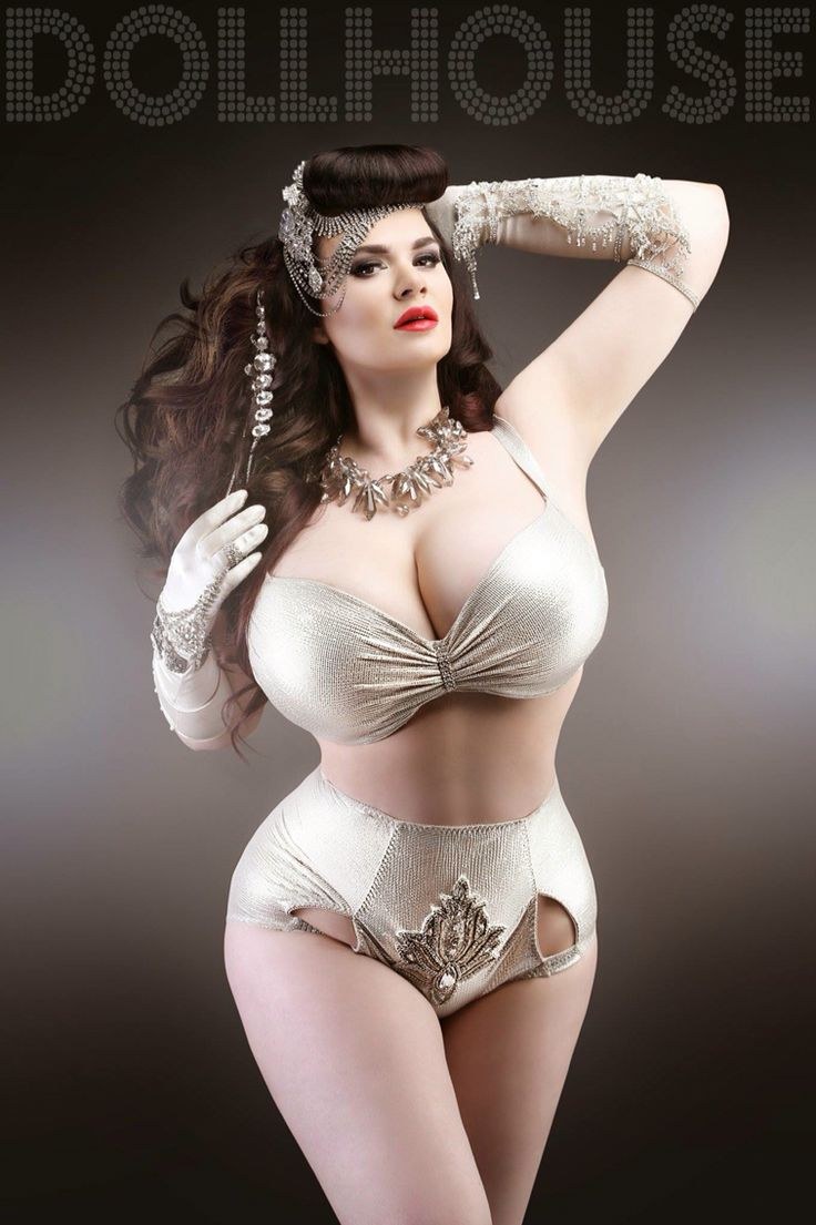 Corset on a full girl