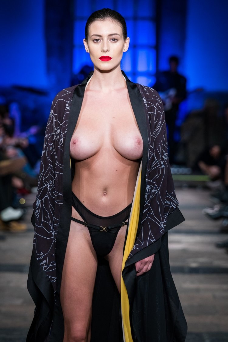 Naked models on the catwalk shine breasts (70 photos)