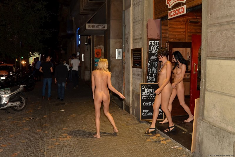 Women without panties in public