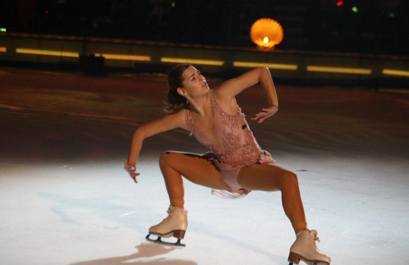 Girl on skates without panties