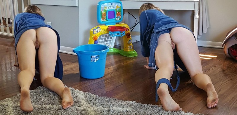 Naked without panties in a cafe