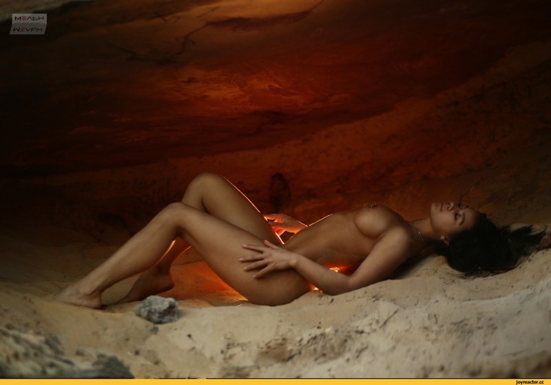 Svetlana light diamond hand