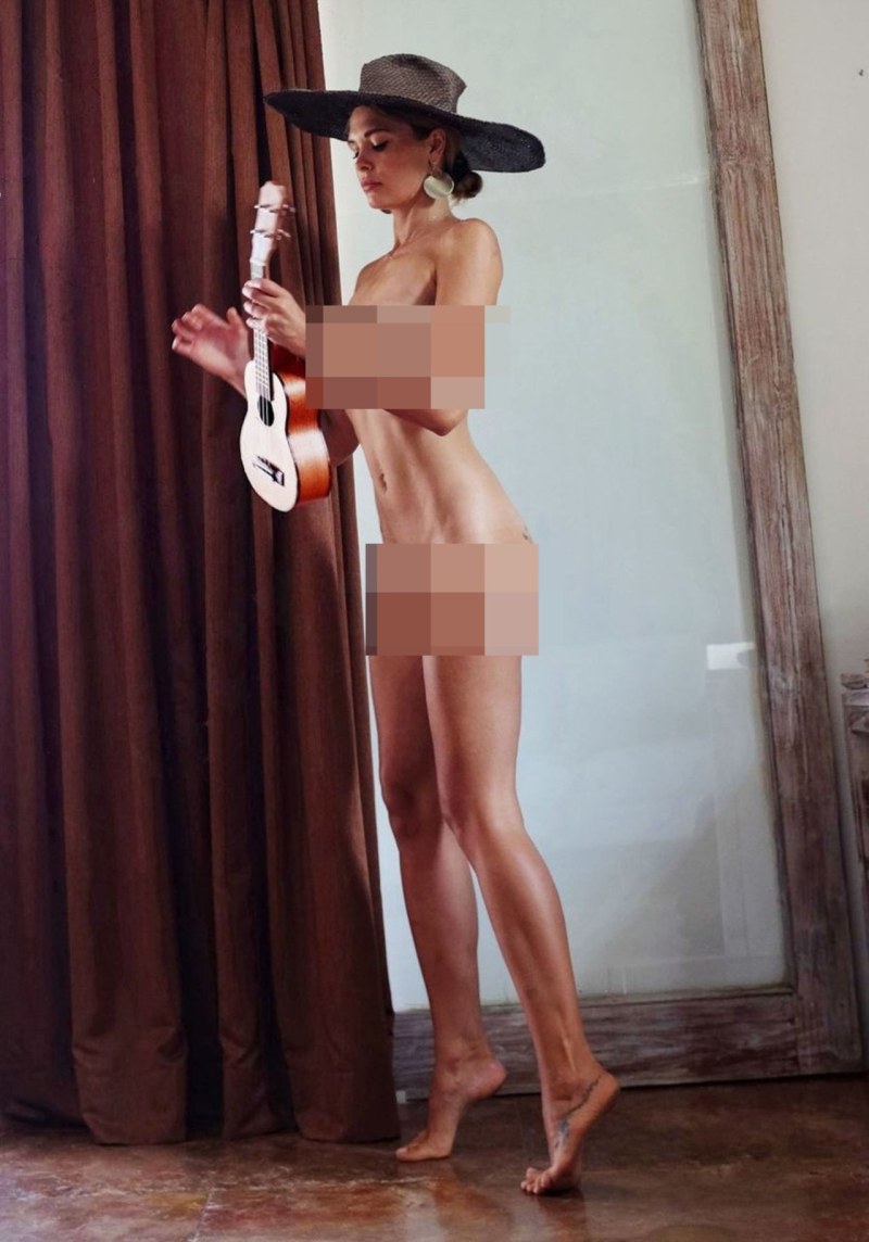 Gorban Maria lit up the crotch