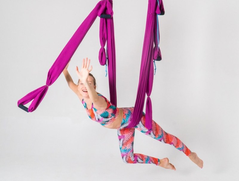 Air yoga in the lower