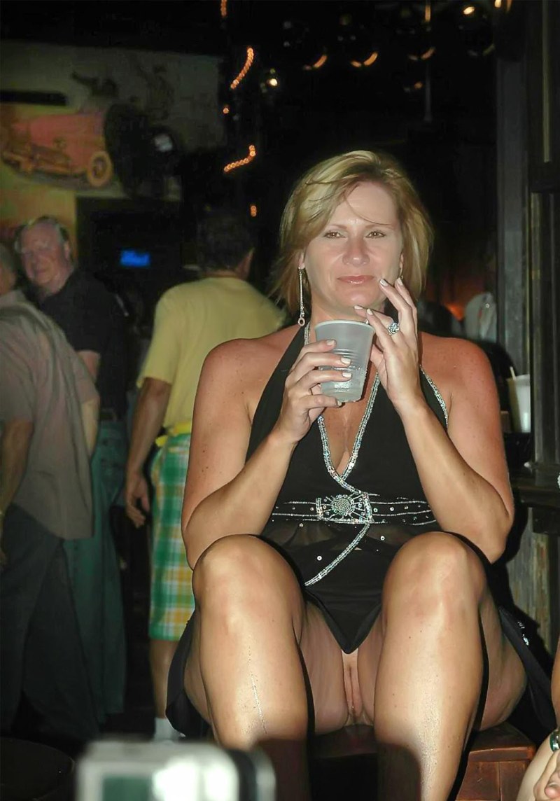 Girls without panties in the car