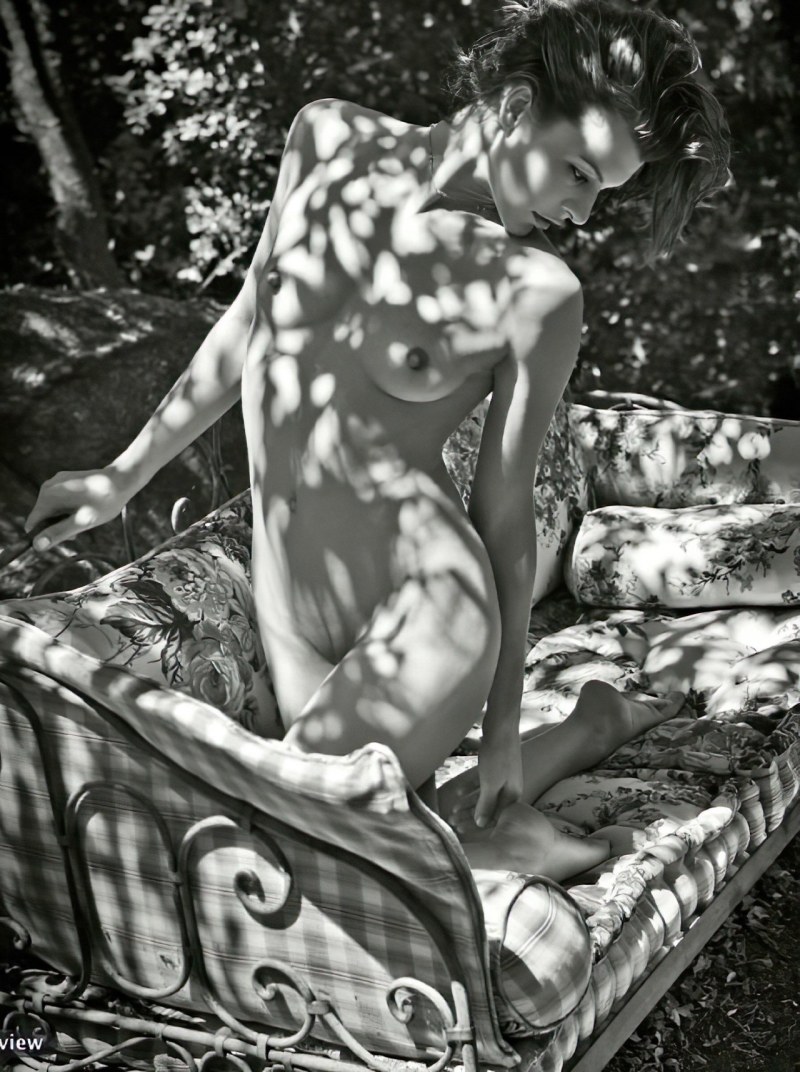 Milla Yovovich Naked in Youth