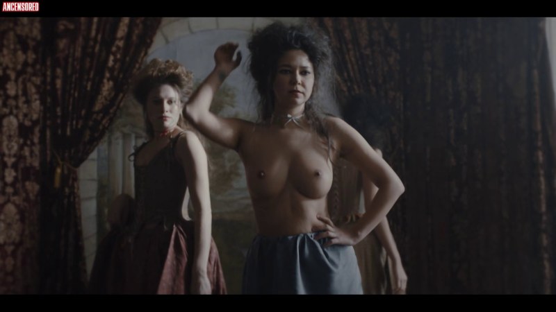 Sophie Kukson chest