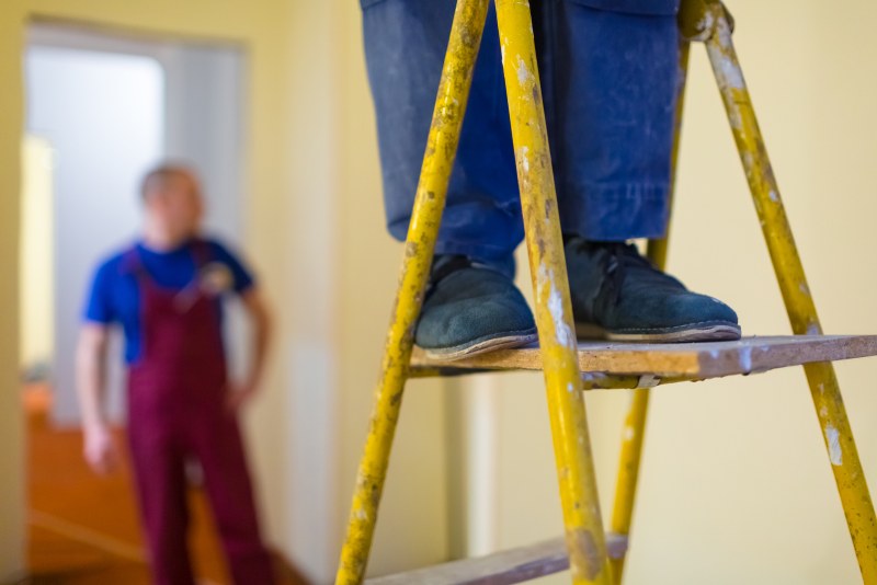 Naked woman makes repairs