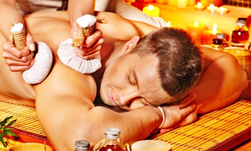 Thai massage with herbal bags